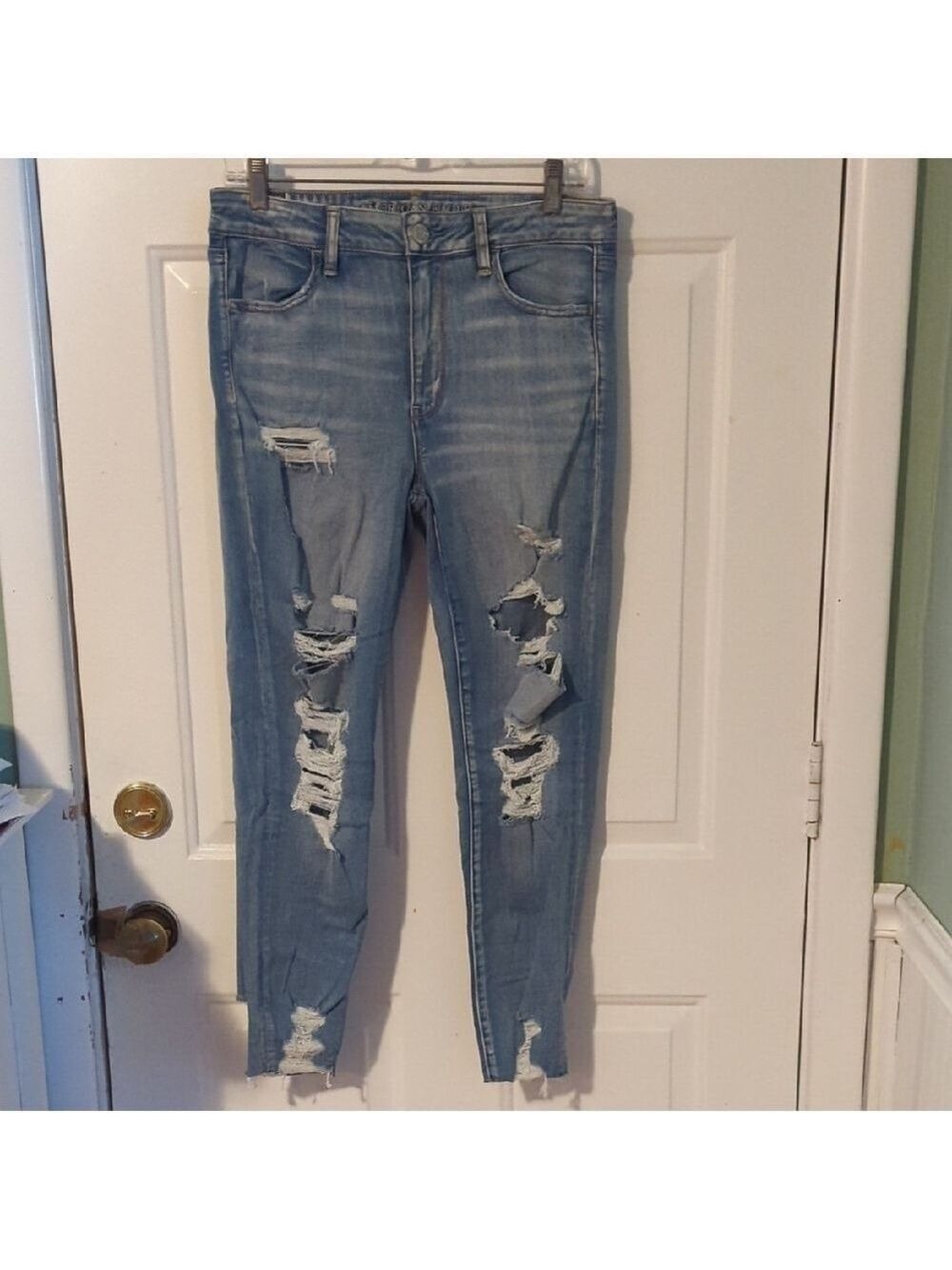 American Eagle Outfitters Light Wash Ripped Stretch Jeans 12 Short